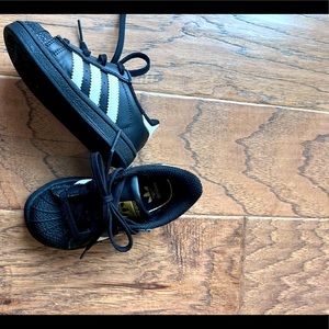 Adidas Toddler Black and White Tennis Shoes size 6